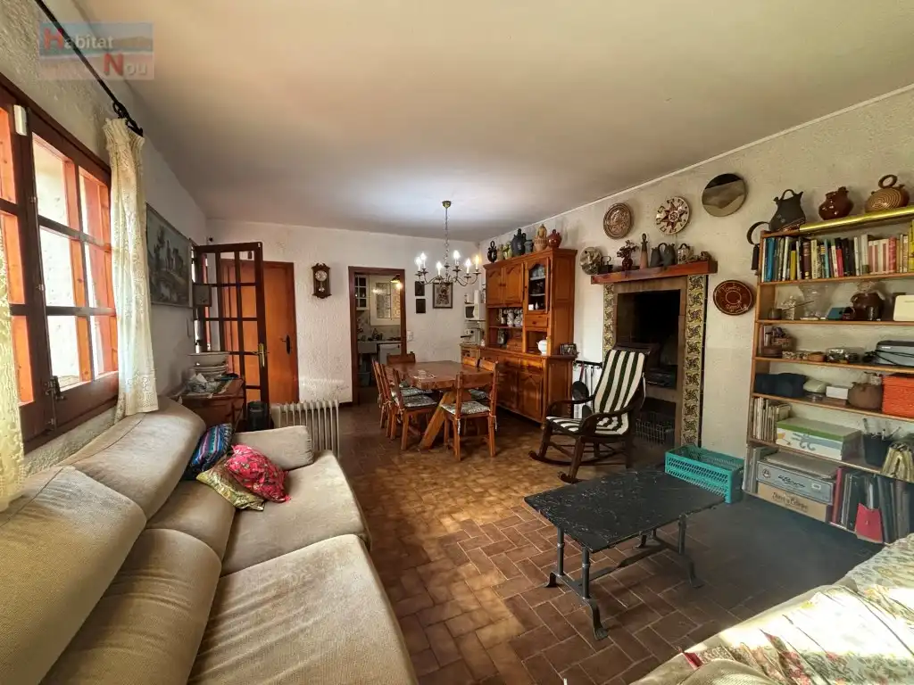 Sala d'estar de Casa o xalet en venda en La Bisbal del Penedès amb Moblat i Forn