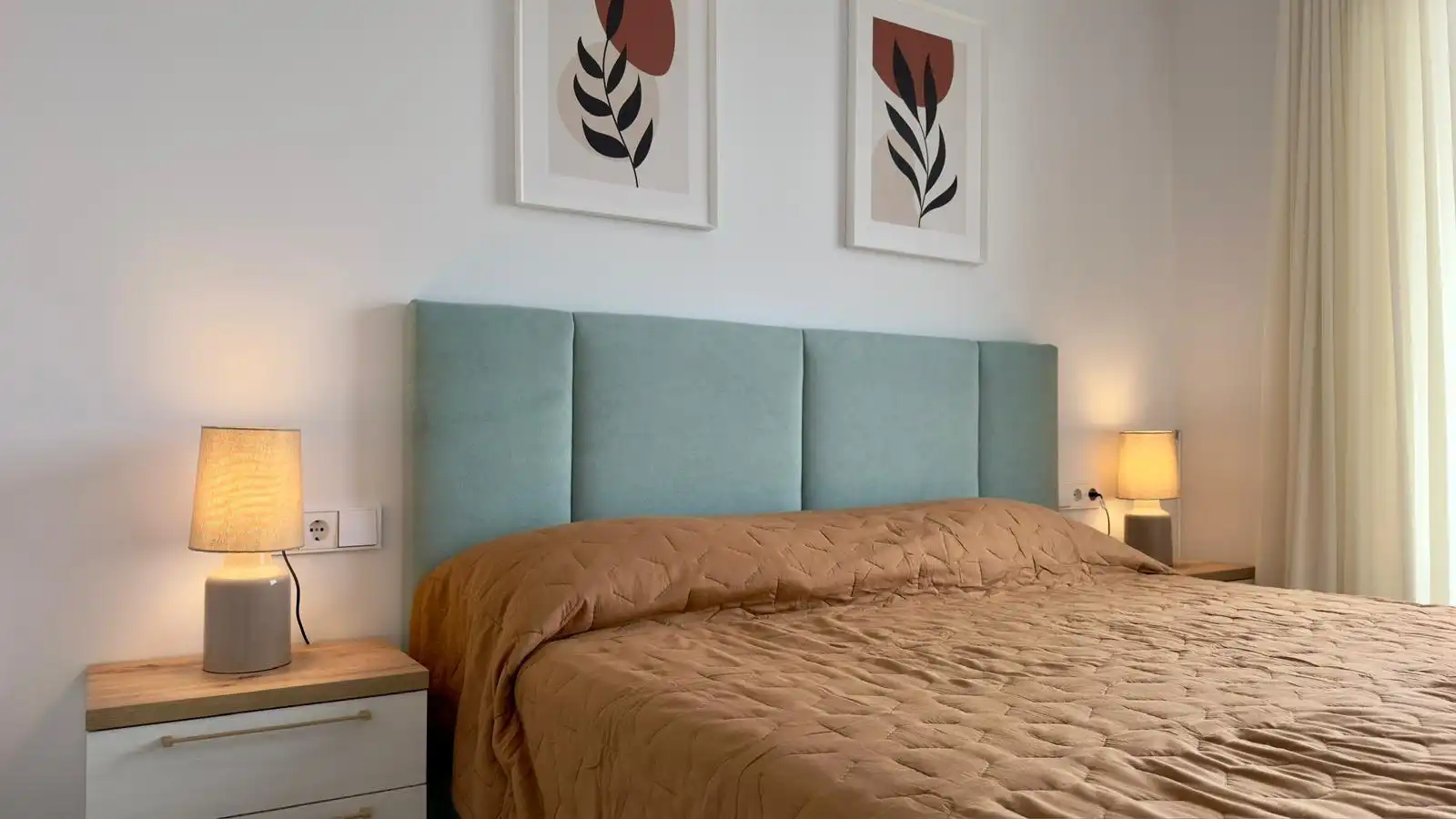 Dormitori de Apartament de lloguer en Finestrat amb Aire condicionat, Jardí privat i Terrassa