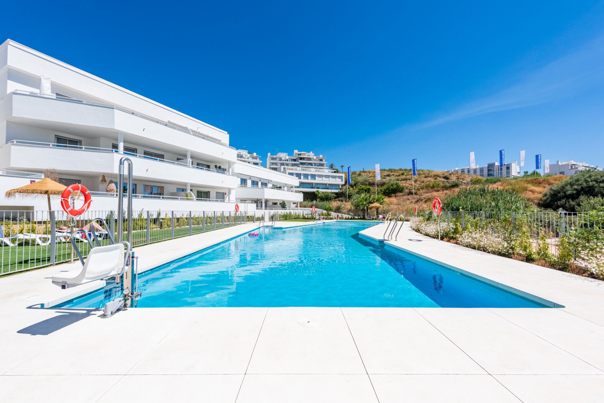 Swimming pool of Planta baja for sale in Estepona  with Air Conditioner, Terrace and Swimming Pool