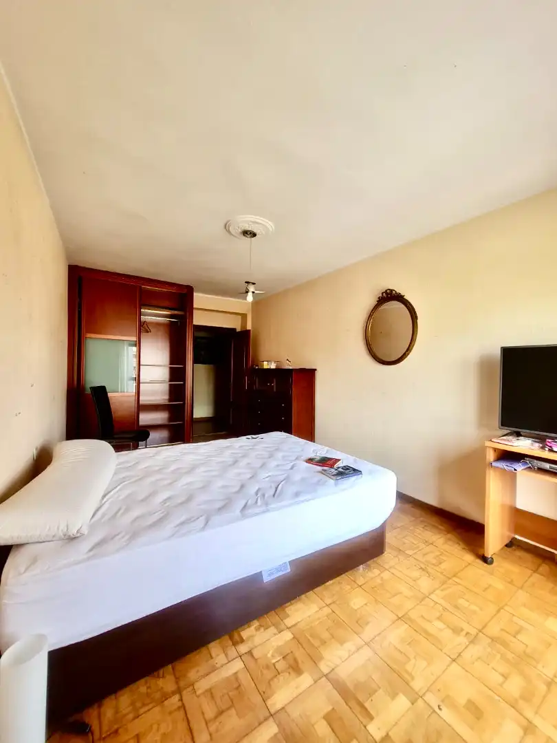 Habitación de Piso en venta en Gijón  con Parquet y Amueblado