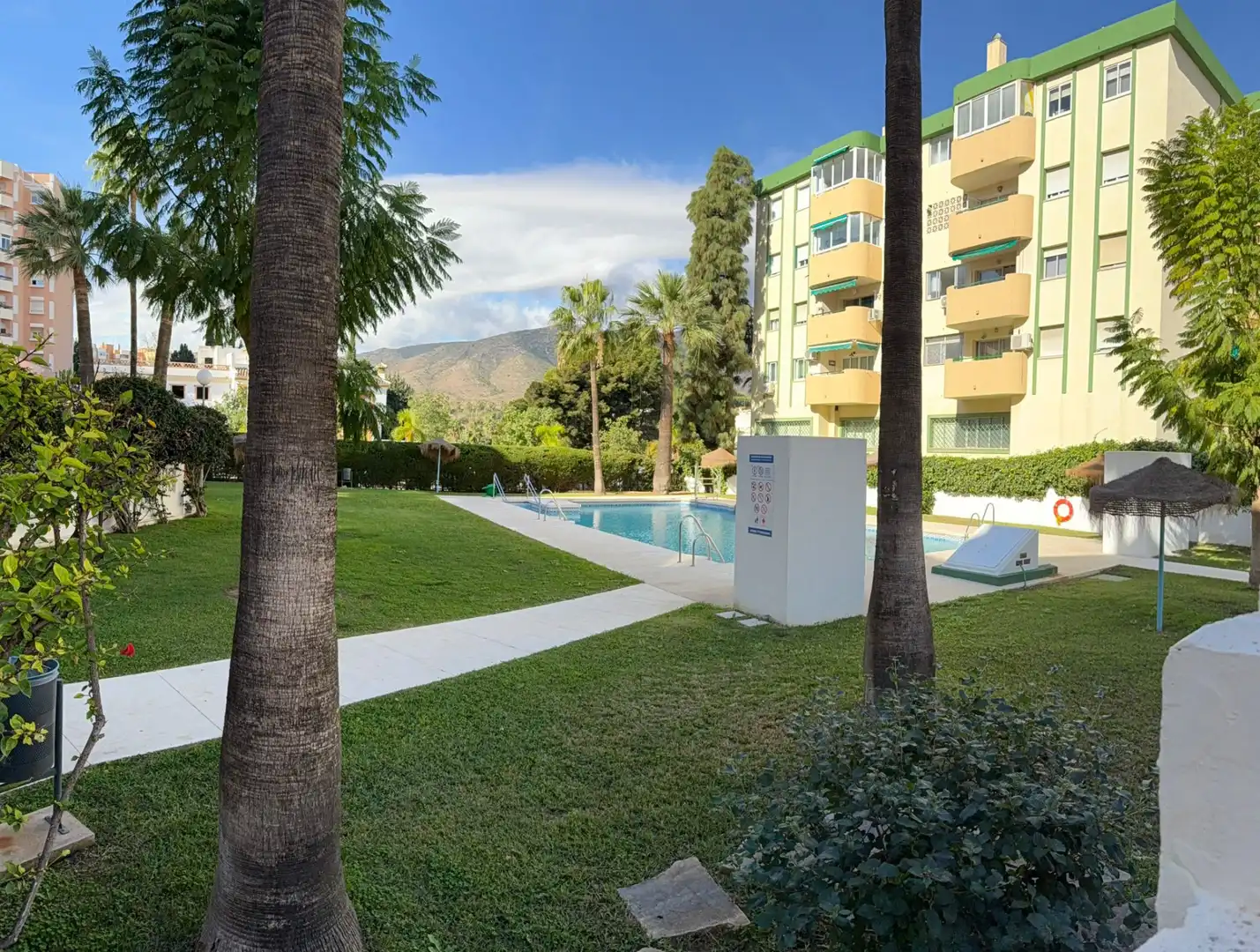 Vista exterior de Apartament en venda en Torremolinos amb Aire condicionat, Terrassa i Traster