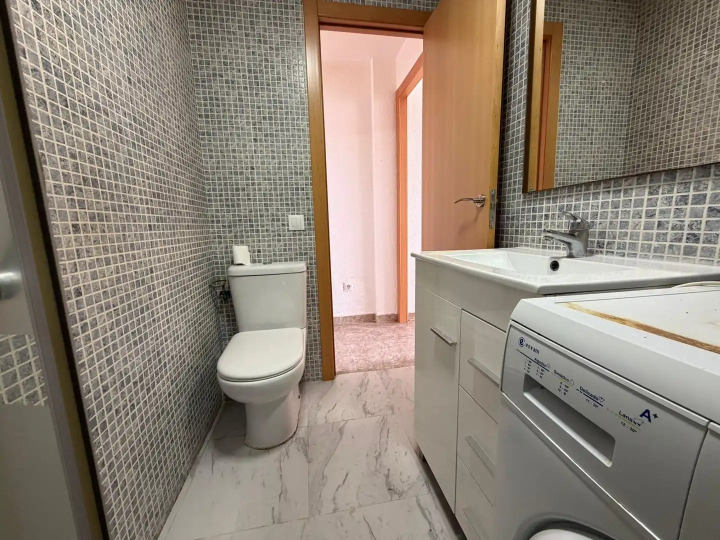 Baño de Apartamento en venta en Benidorm con Aire acondicionado, Jardín privado y Terraza