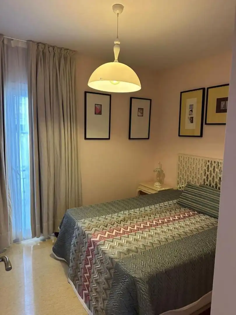 Dormitori de Casa o xalet de lloguer en Estepona amb Aire condicionat, Jardí privat i Terrassa