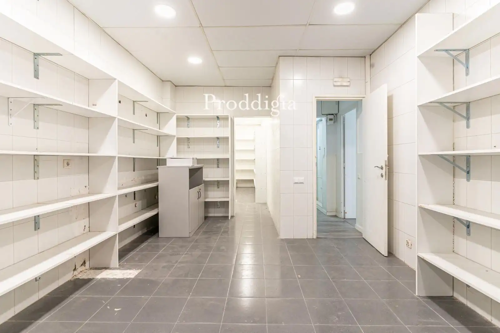 Kitchen of Office for sale in Barcelona  with Air Conditioner