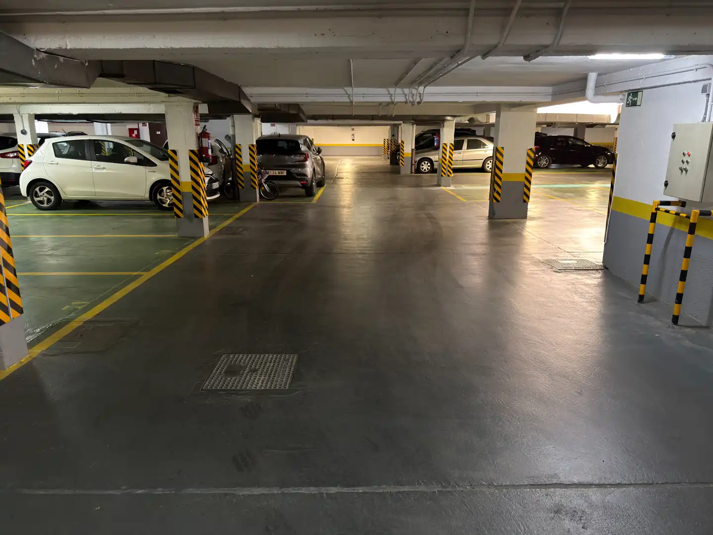 Parking of Flat for rent in Madrid  with Air Conditioner, Heating and Parquet flooring