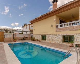 Exterior view of House or chalet for sale in Fuente Vaqueros  with Swimming Pool
