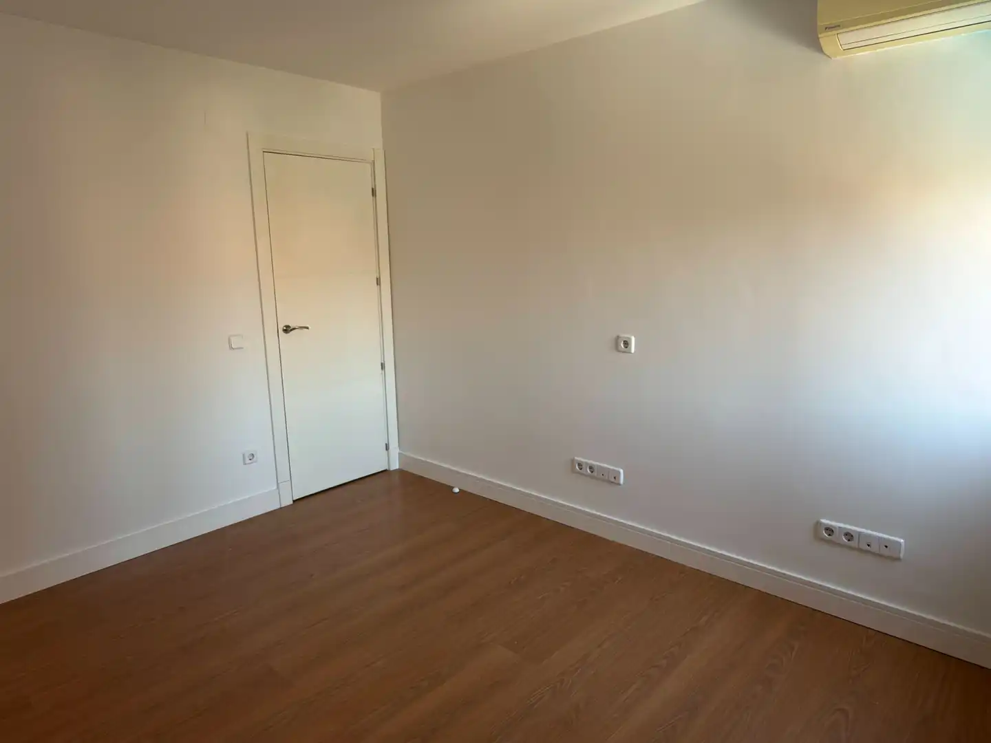 Bedroom of Flat for rent in Madrid  with Air Conditioner, Heating and Parquet flooring