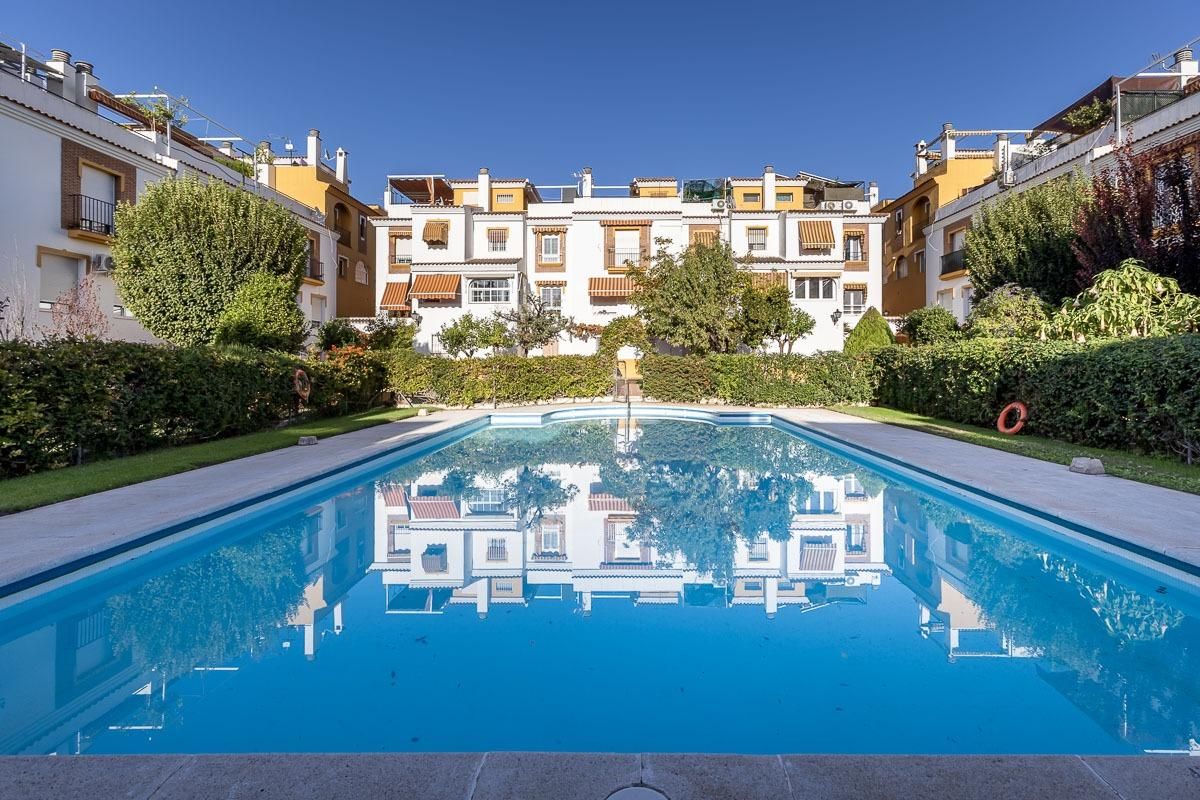 Swimming pool of Single-family semi-detached for sale in  Granada Capital  with Air Conditioner, Terrace and Storage room