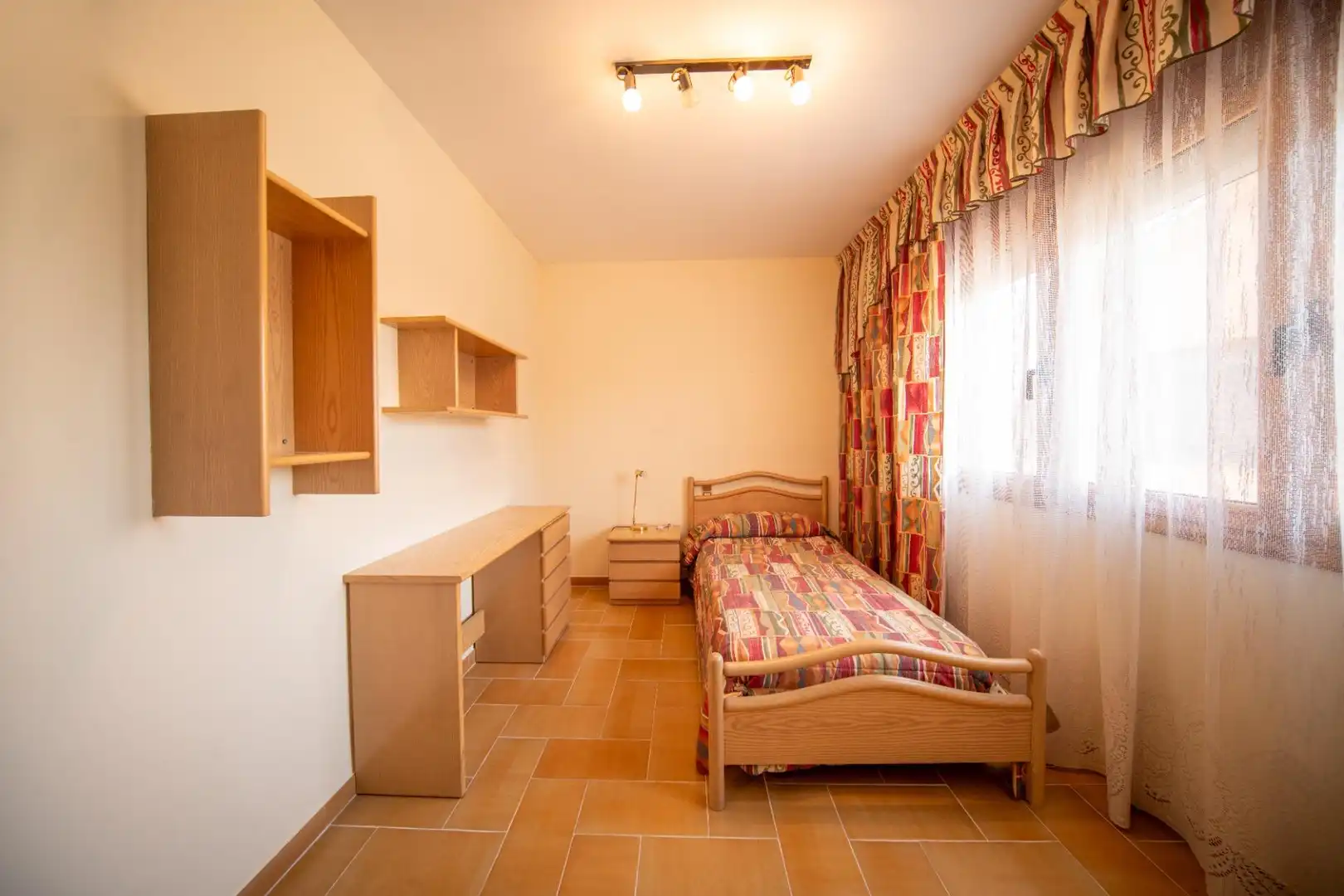 Dormitori de Casa o xalet en venda en Calaf amb Calefacció, Terrassa i Moblat