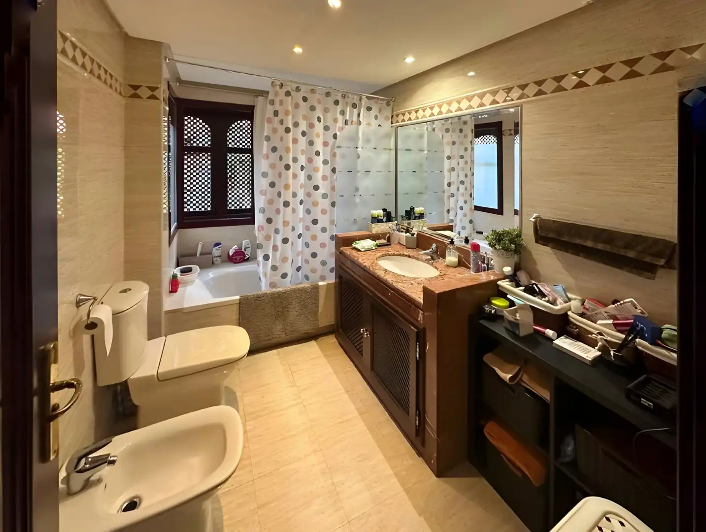 Badezimmer von Erdgeschoss zum Verkauf in Marbella mit Klimaanlage, Heizung und Terrasse