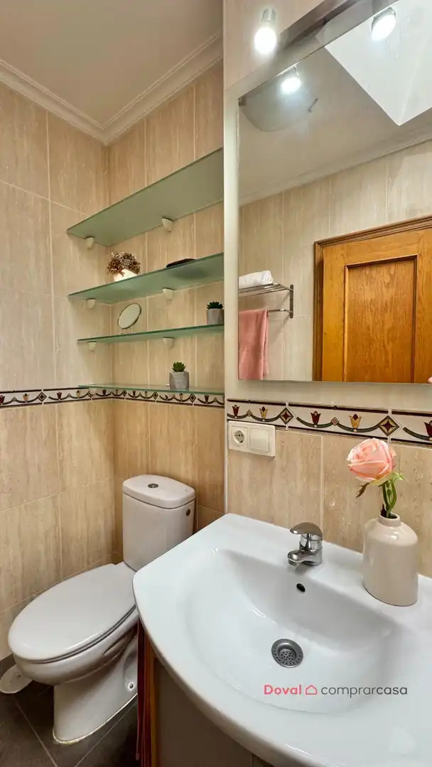 Badezimmer von Wohnung zum Verkauf in Tui mit Heizung, Abstellraum und Möbliert