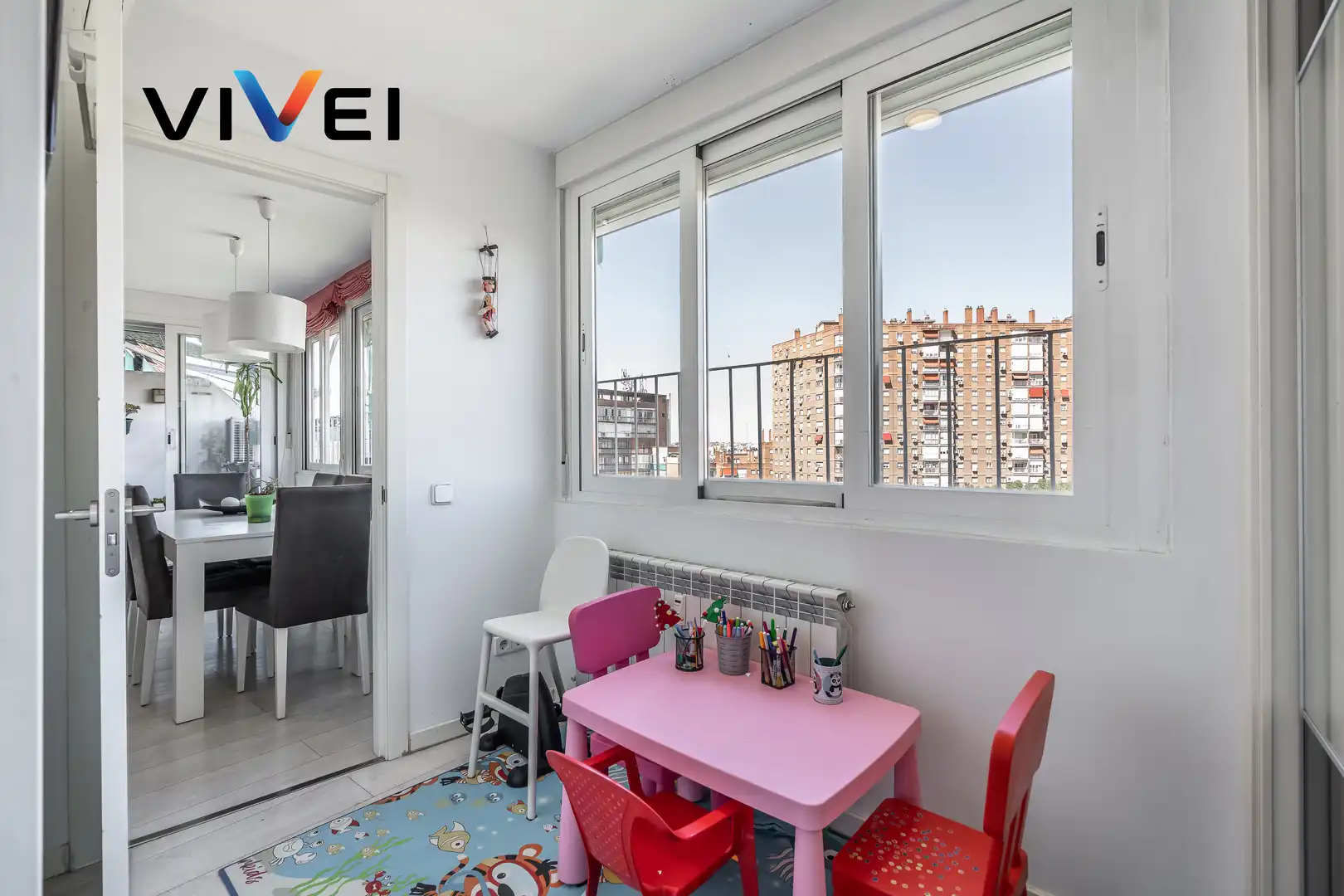 Schlafzimmer von Dachboden zum Verkauf in Madrid mit Heizung, Terrasse und Balkon