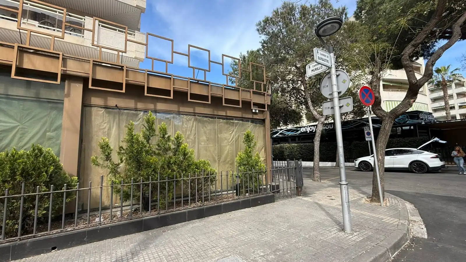 Vista exterior de Local en venda en Salou amb Aire condicionat