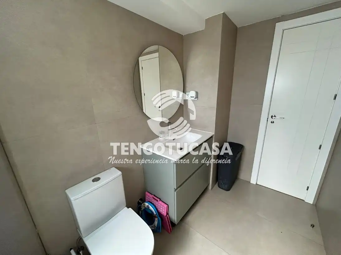 Bathroom of Flat for sale in Madrid  with Air Conditioner, Heating and Furnished