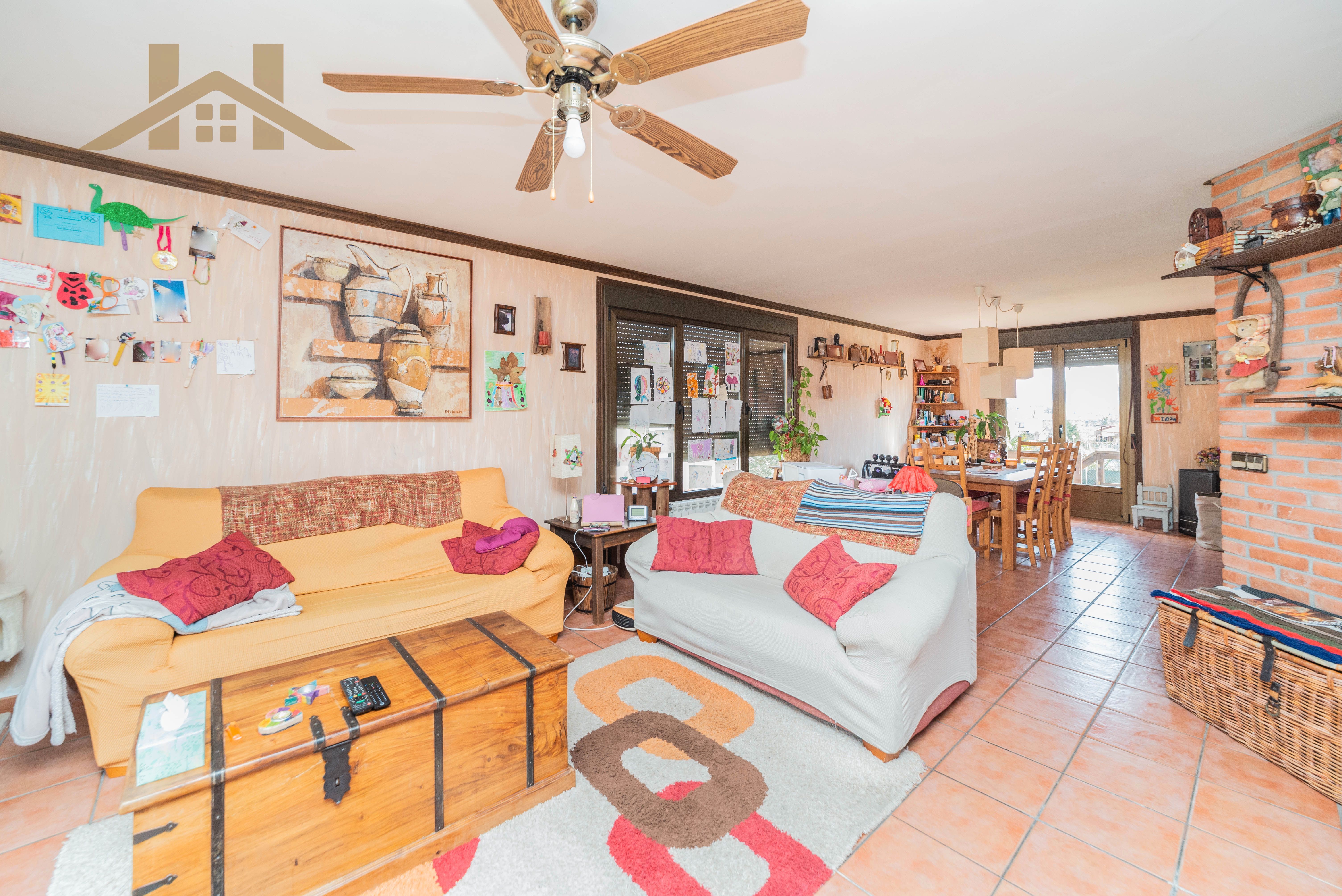 Sala d'estar de Casa o xalet en venda en Guadarrama amb Jardí privat