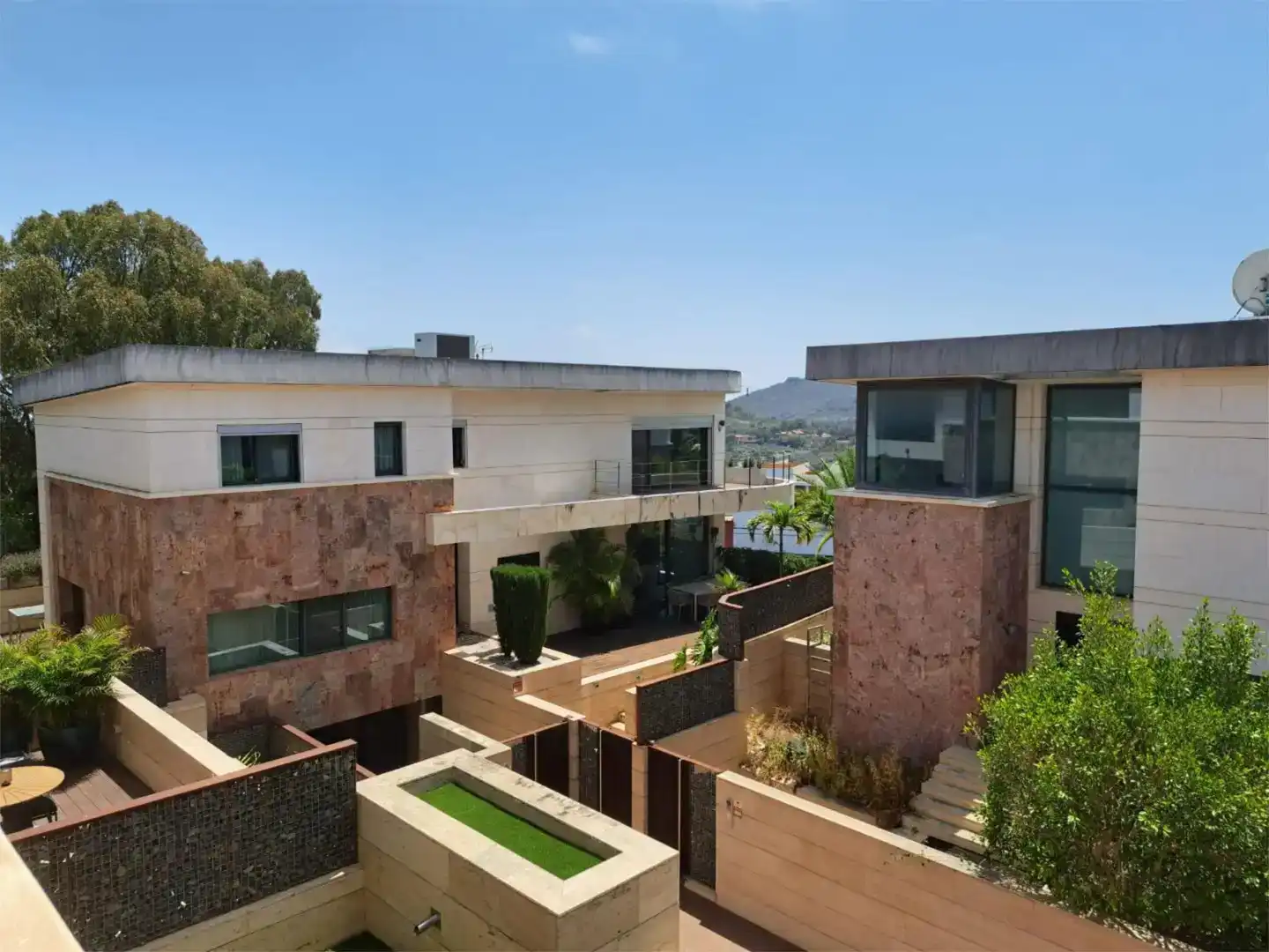 Vista exterior de Casa o xalet en venda en Santa Brígida amb Aire condicionat, Jardí privat i Parquet