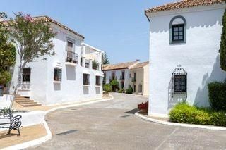 Exterior view of Single-family semi-detached for sale in Marbella  with Air Conditioner, Private garden and Terrace