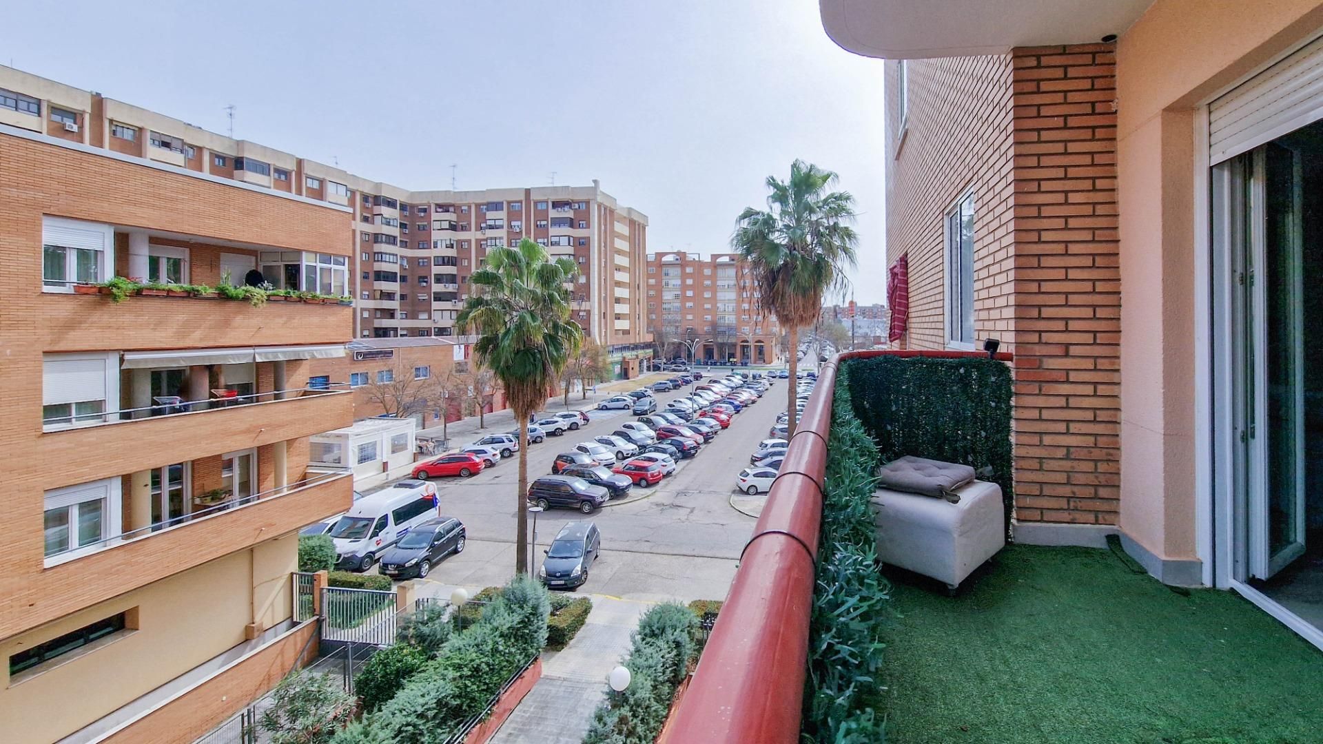 Vista exterior de Piso de alquiler en Badajoz Capital con Jardín privado, Amueblado y Balcón