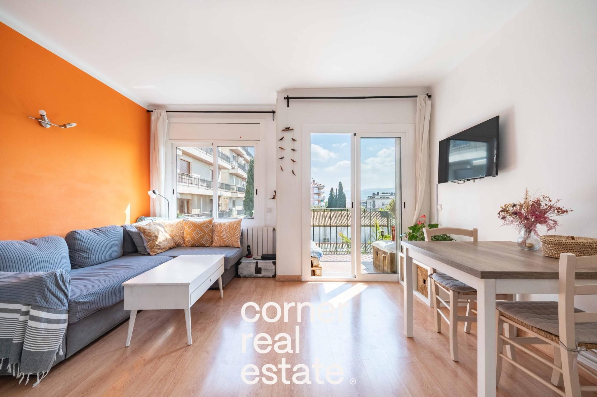 Exterior view of Flat for sale in Sant Cugat del Vallès  with Parquet flooring, Terrace and Balcony