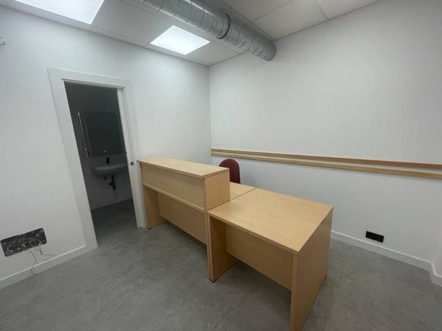 Local comercial en Alquiler en Renedo