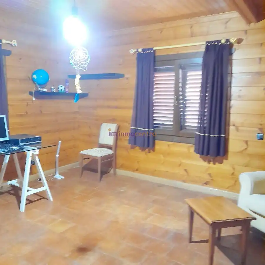 Sala d'estar de Casa o xalet en venda en Valdepeñas amb Calefacció, Piscina i Jacuzzi