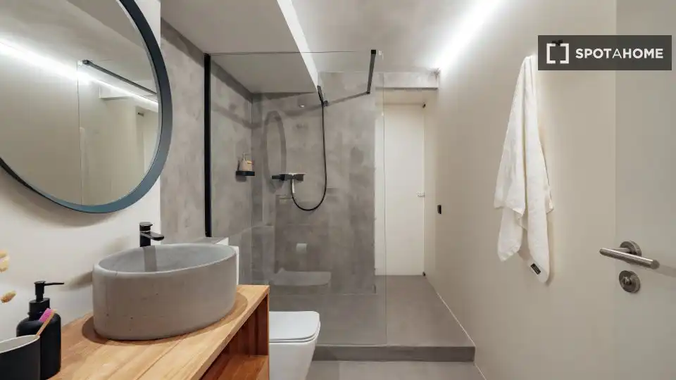 Baño de Piso de alquiler en Barcelona con Aire acondicionado, Calefacción y Amueblado