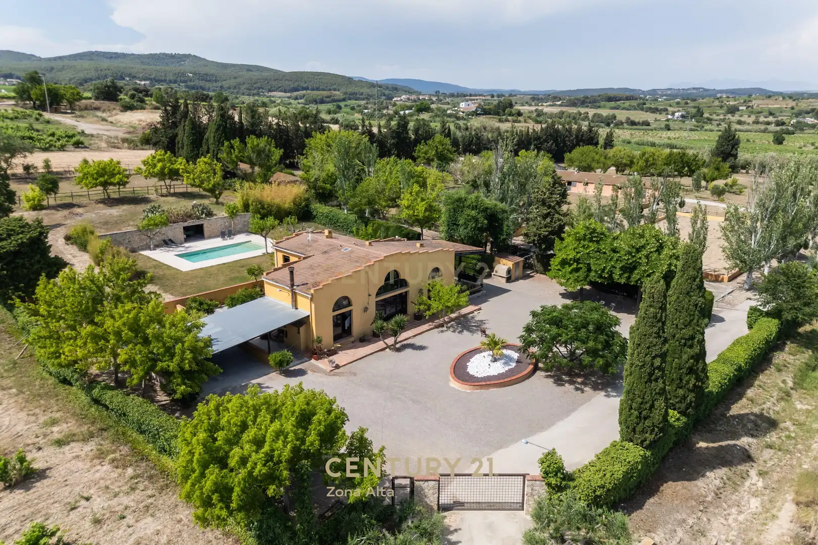 Vista exterior de Casa o xalet en venda en Castellví de la Marca amb Piscina