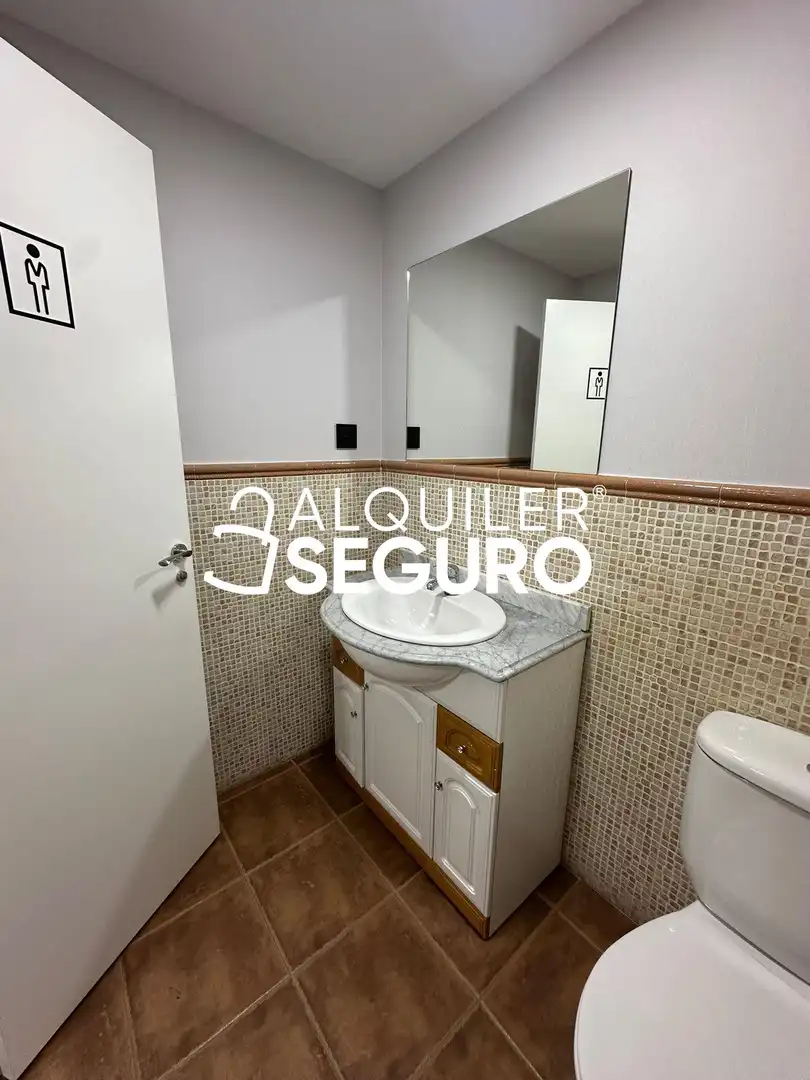 Badezimmer von Büro zur Miete in Fuenlabrada