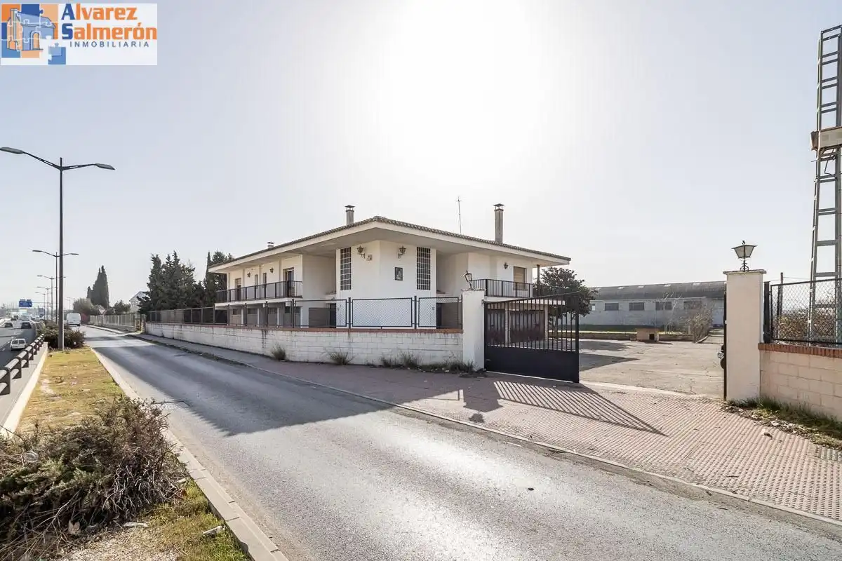Casa rústica amb piscina en venda a Santa Fe, imagen 51