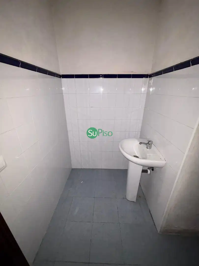 Bany de Nau industrial en venda en Illescas amb Alarma