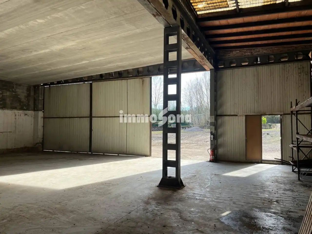 Fabrikhallen zur Miete in Tona