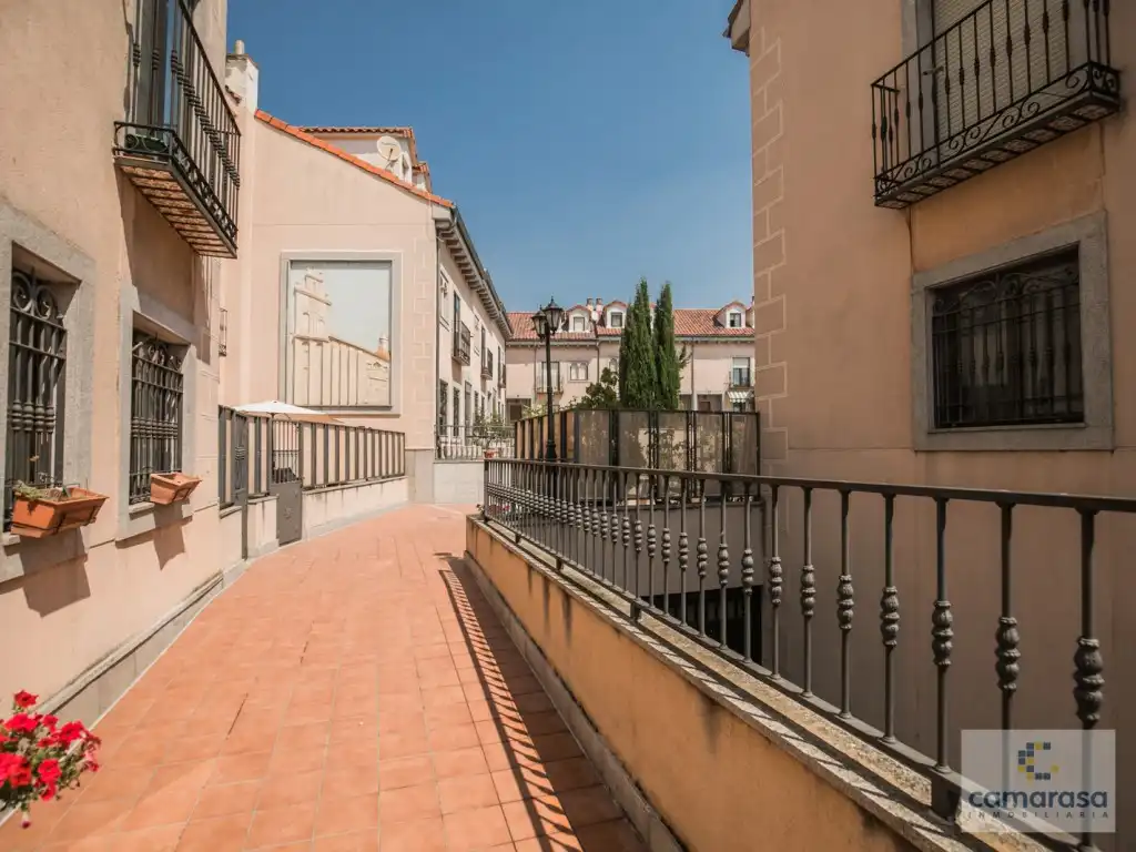 Vista exterior de Casa o chalet en venta en Ávila con Jardín privado, Piscina y Piscina comunitaria