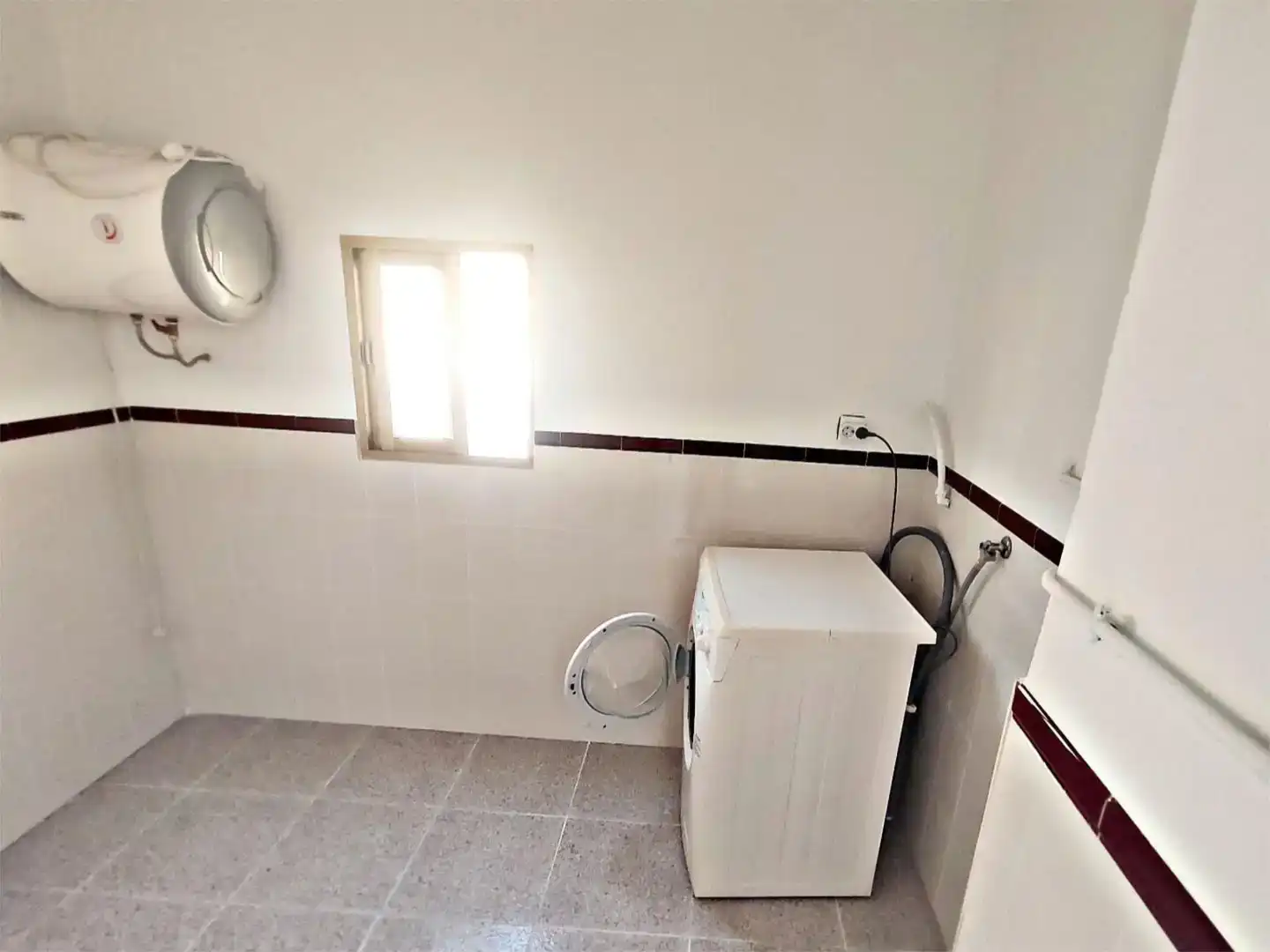 Badezimmer von Wohnung zur Miete in Peal de Becerro mit Klimaanlage und Möbliert