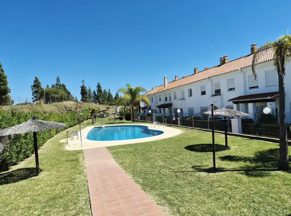 Adossat amb piscina en venda a Calle Equitación 3
