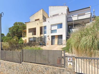 Vista exterior de Casa adosada en venda en Vidreres amb Terrassa i Balcó