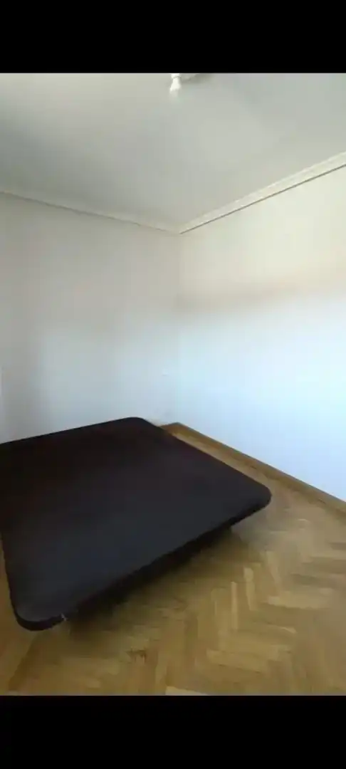 Bedroom of Houses for share in Madrid  with Parquet flooring, Washing machine and Microwave