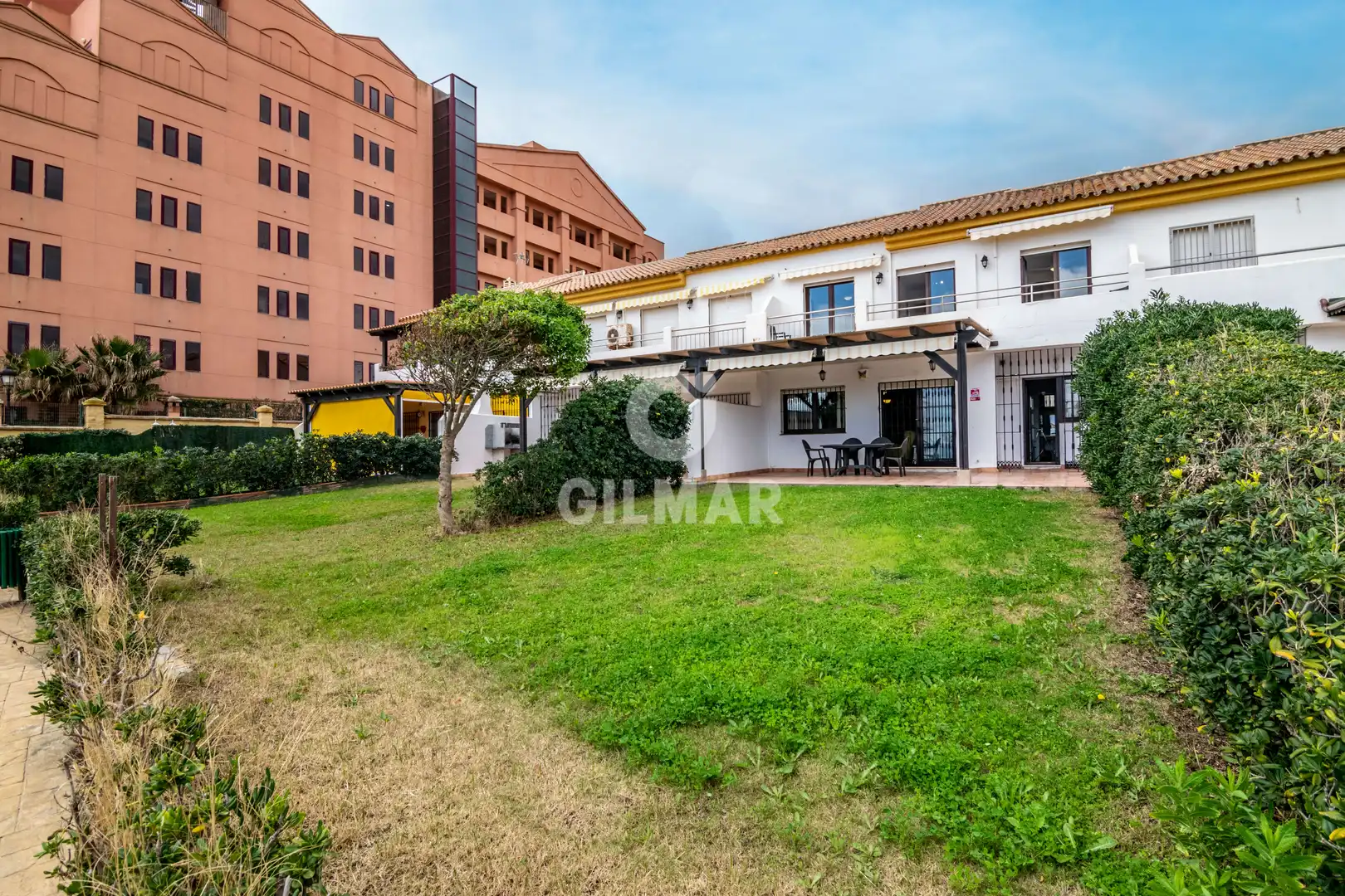 Garten von Einfamilien-Reihenhaus zum Verkauf in Manilva mit Heizung, Privatgarten und Schwimmbad