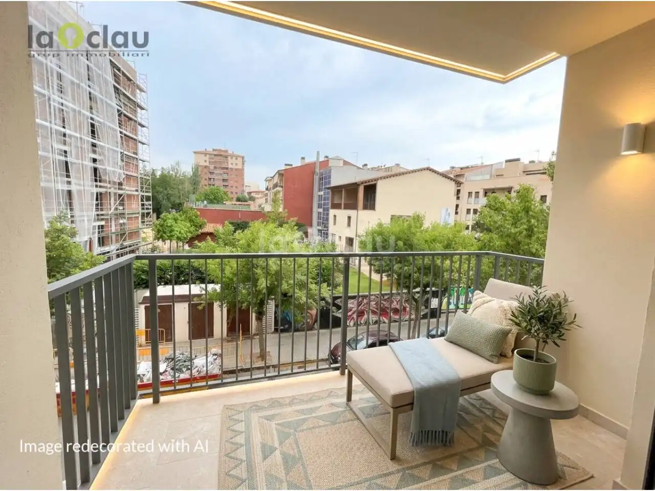 Flat with terrace for sale in Calle Canigó
