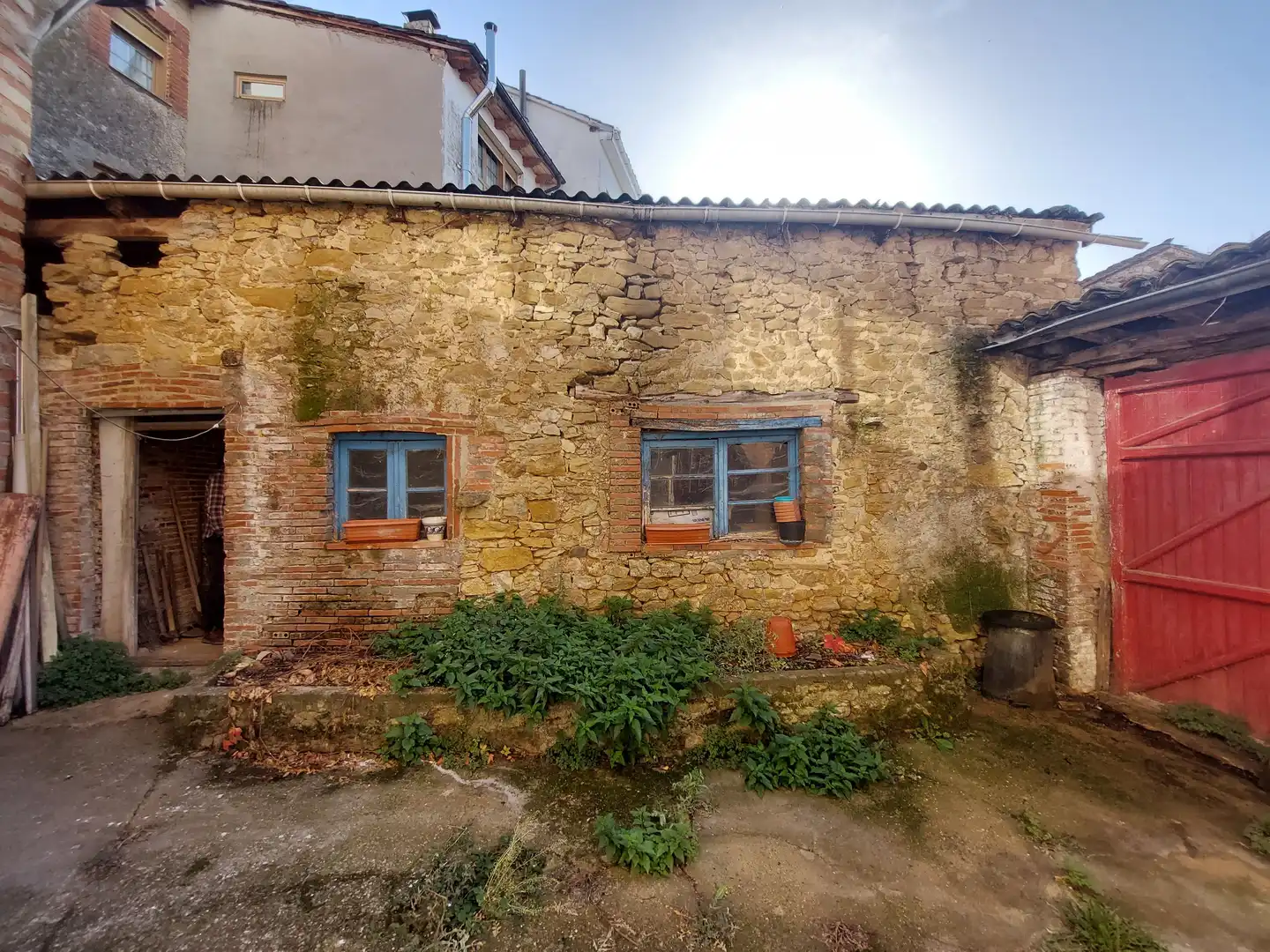 Vista exterior de Casa o xalet en venda en Boñar amb Calefacció, Jardí privat i Terrassa