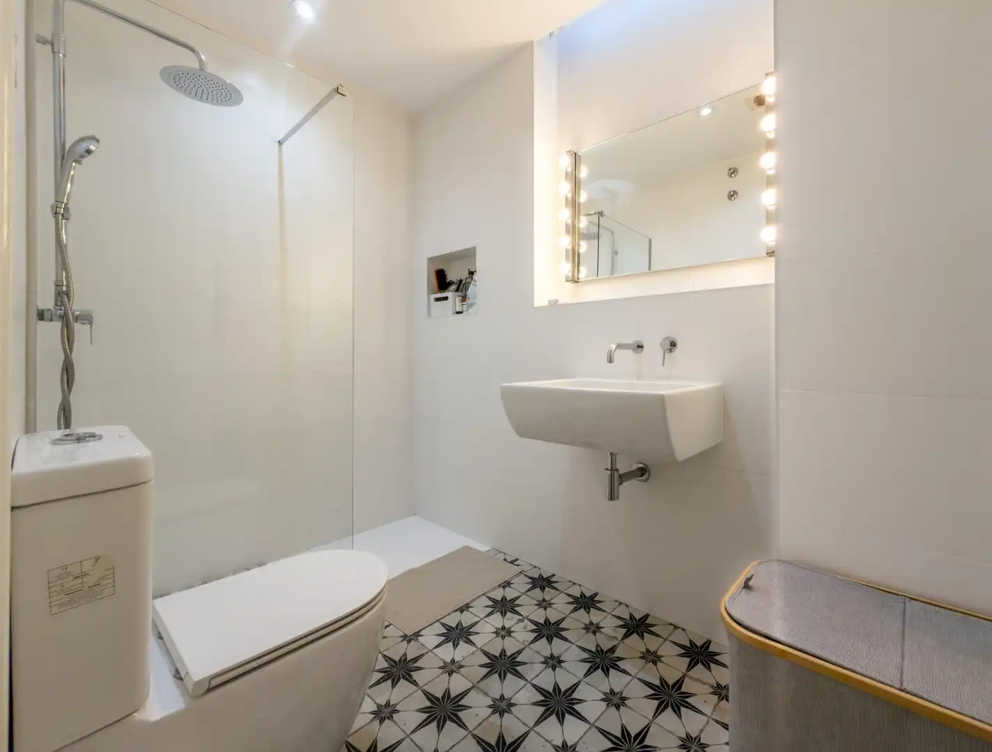 Baño de Piso en venta en Churriana de la Vega con Aire acondicionado, Calefacción y Terraza