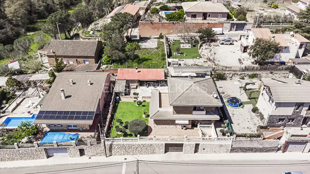 Vista exterior de Casa o xalet en venda en La Torre de Claramunt amb Aire condicionat, Calefacció i Jardí privat