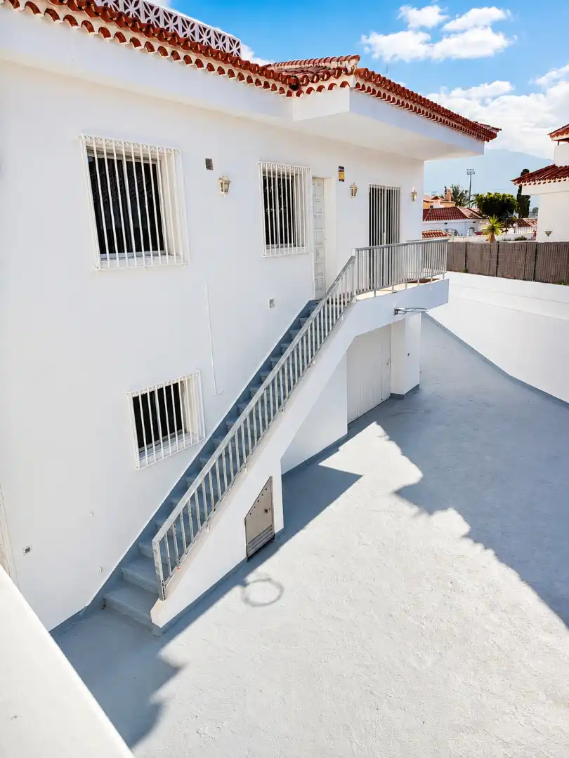 Vista exterior de Casa o xalet en venda en Los Realejos amb Jardí privat, Terrassa i Moblat