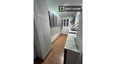 Photo 4 of Room in Serra, Valencia
