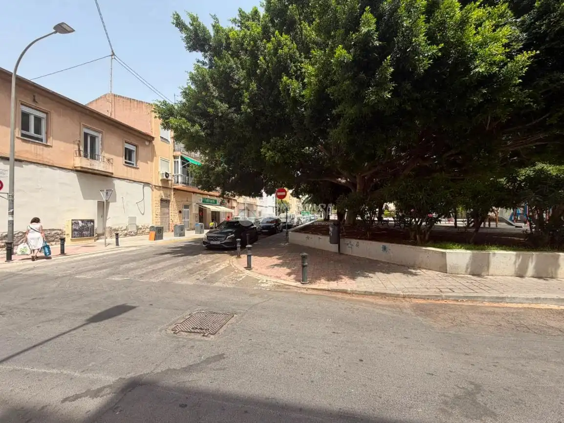 Vista exterior de Pis en venda en Alicante / Alacant amb Aire condicionat i Balcó