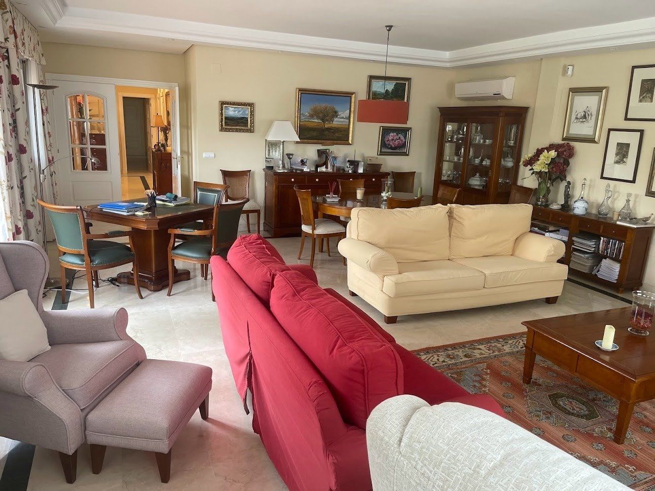 Sala d'estar de Casa o xalet en venda en Valladolid Capital amb Aire condicionat, Calefacció i Jardí privat