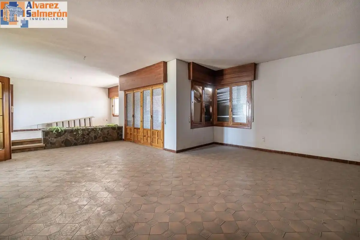 Casa rústica amb piscina en venda a Santa Fe, imagen 4