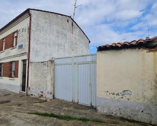 Exterior view of House or chalet for sale in León Capital   with Heating
