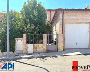 Vista exterior de Casa adosada en venda en Escalonilla amb Aire condicionat, Terrassa i Balcó