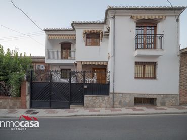Casa amb balcó en venda a Maracena