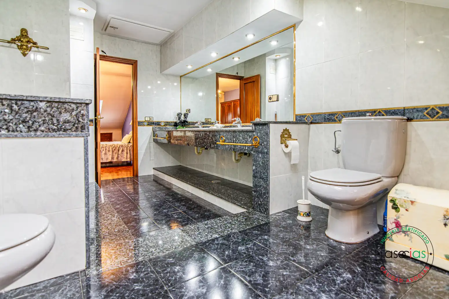 Bathroom of Attic for sale in Lena  with Heating, Parquet flooring and Terrace